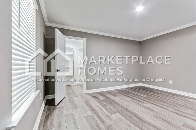 Building Photo - 1519 W 15th St