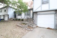 Building Photo - Updated 3 Bedroom 2 Bath Duplex in Olathe