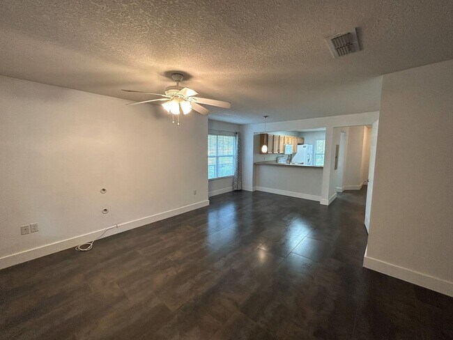 Building Photo - Hailey Gardens #125