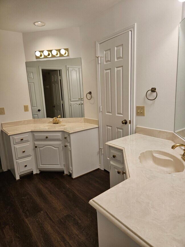 Building Photo - 3913 Davis Cir