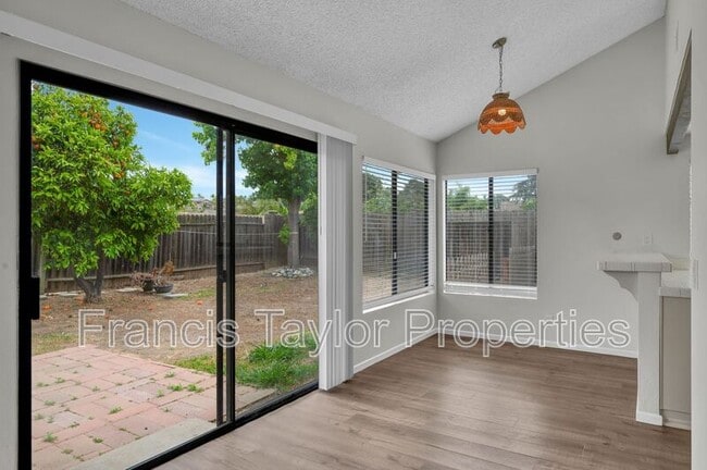 Building Photo - 929 Mulberry Dr