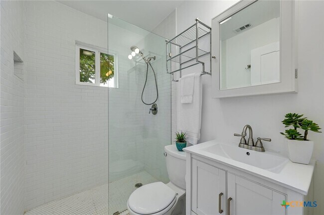 Building Photo - 403 Krebs Ln