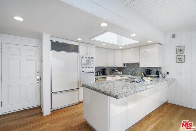 Building Photo - 11928 S Beach Club Way