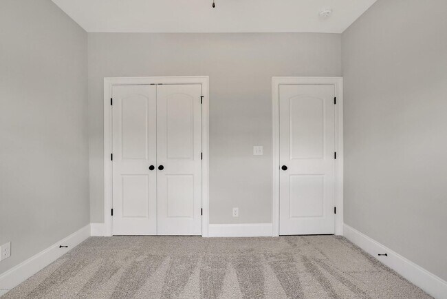 Building Photo - Summerhouse on Everett Bay Home Available!