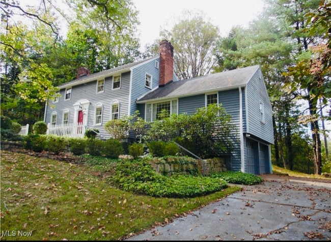 Primary Photo - 1 Hickory Ln