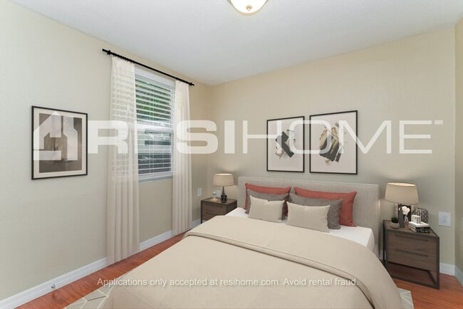 Building Photo - 7700 Farmlawn Dr