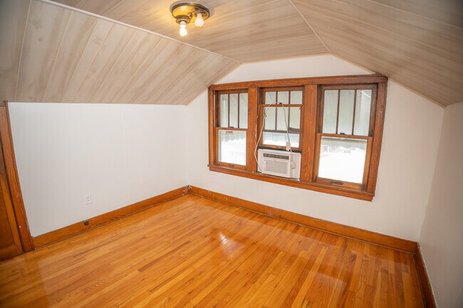 Building Photo - 927 Washington St