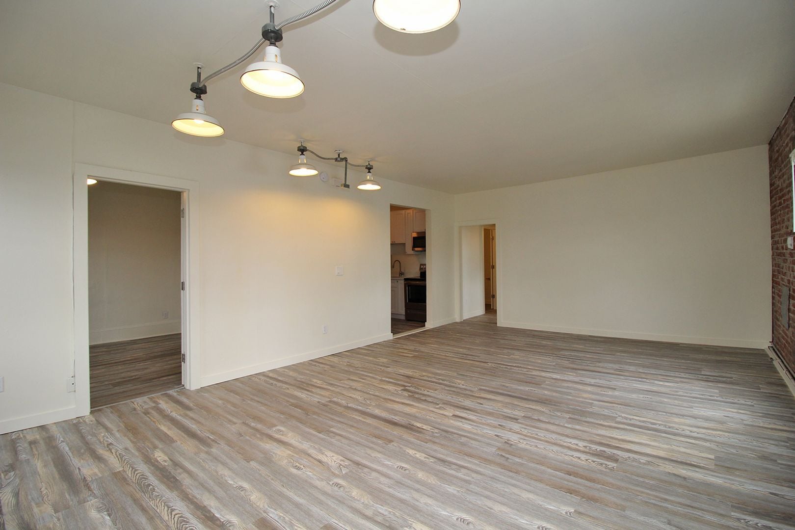 Building Photo - 843 N Knott St