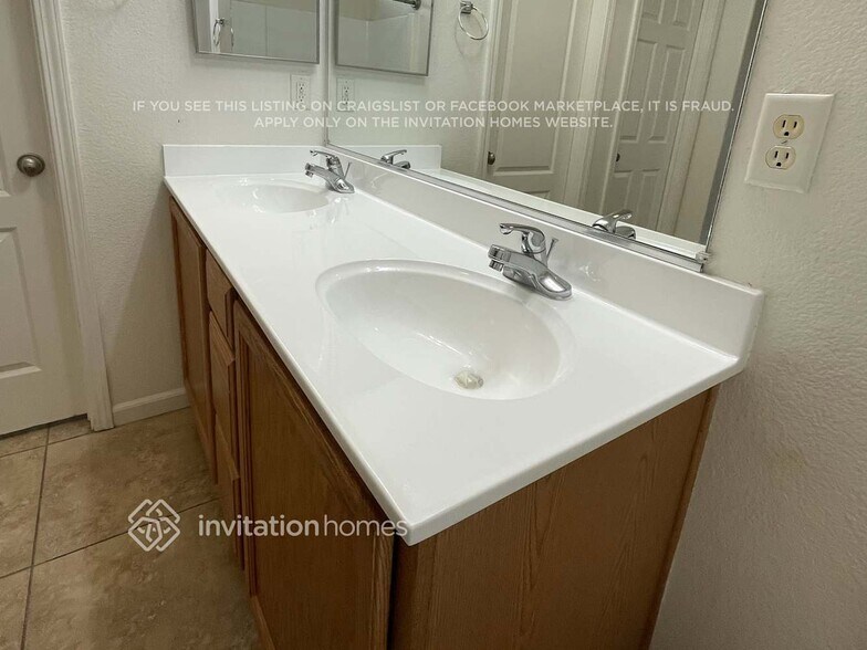 Building Photo - 3461 Presley Ave