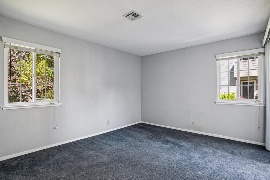 Building Photo - 600 Canyon Oaks Dr