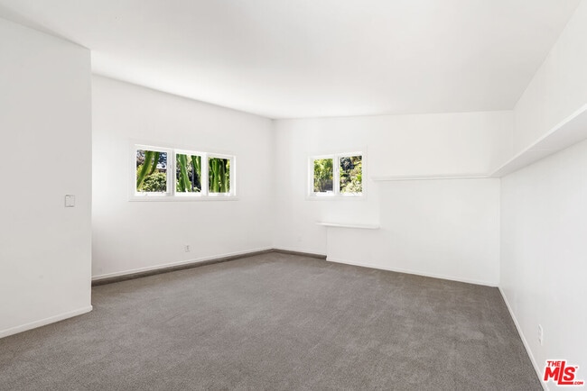 Building Photo - 2251 Sunset Heights Dr