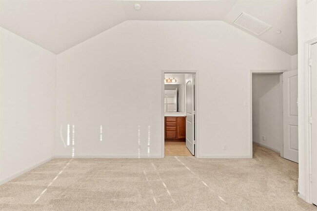 Building Photo - 1620 Bryant Dr