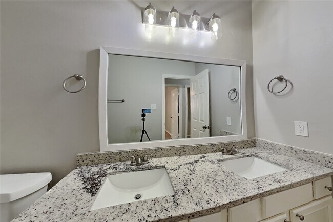 Building Photo - 8227 Sports Haven Dr