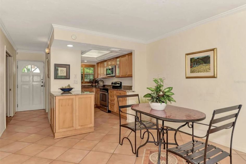 Building Photo - 1650 Pine Tree Ln