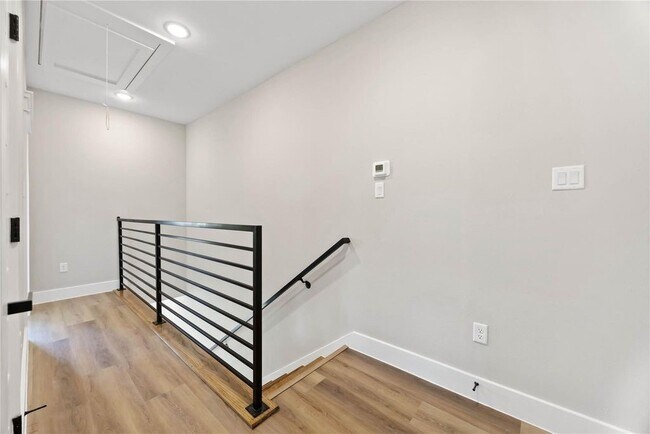 Building Photo - 4624 Mayflower St