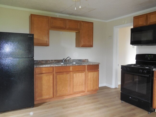 Building Photo - Two Bedroom Totally Rehabbed Home in Downt...