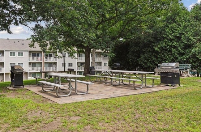 Building Photo - 1601 N Innsbruck Dr