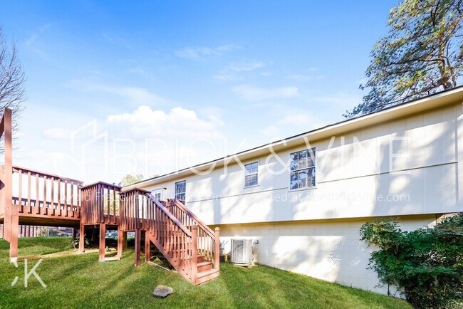 Building Photo - 400 S Highland Dr