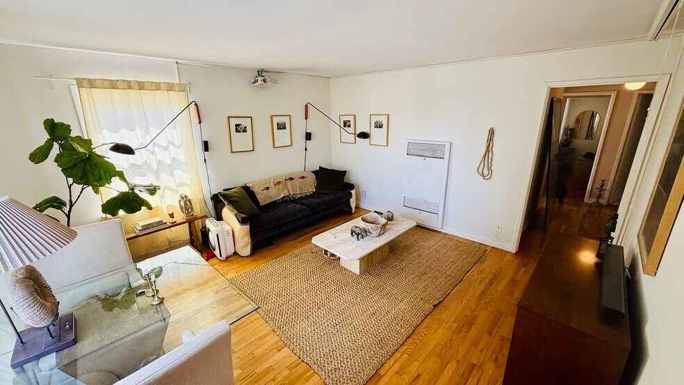 Building Photo - 941 Robinson St