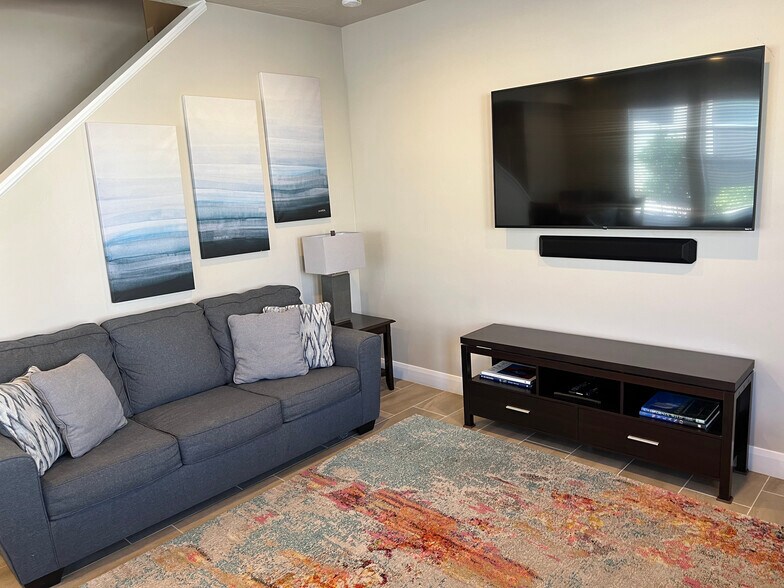 Building Photo - 1911 E Fiesta Ln