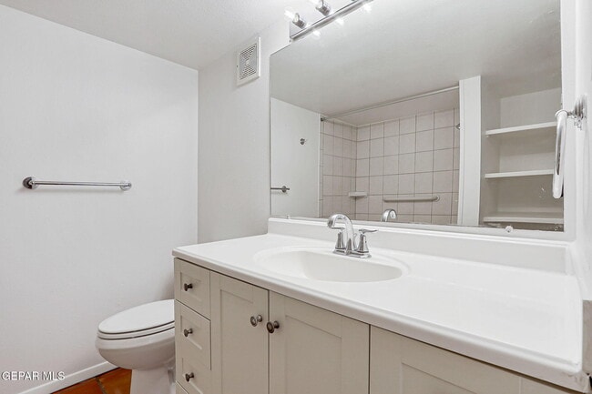 Building Photo - 252 Shadow Mountain Dr