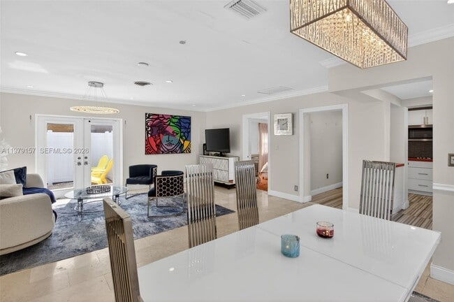 Building Photo - 268 SE 8th Ave