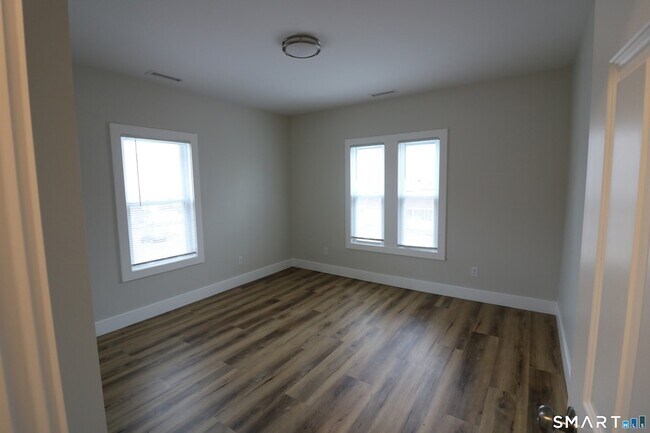 Building Photo - 6 Mary St