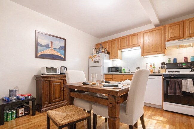 Building Photo - 25 Glenville Ave