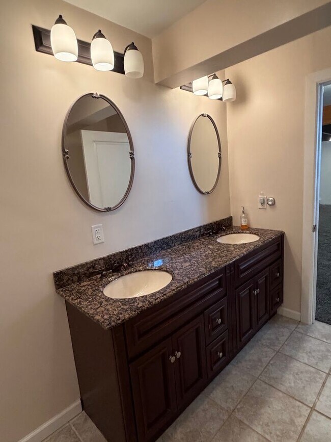 Building Photo - Beautiful 5 Bedroom, 3.5 Bathroom Home for Rent