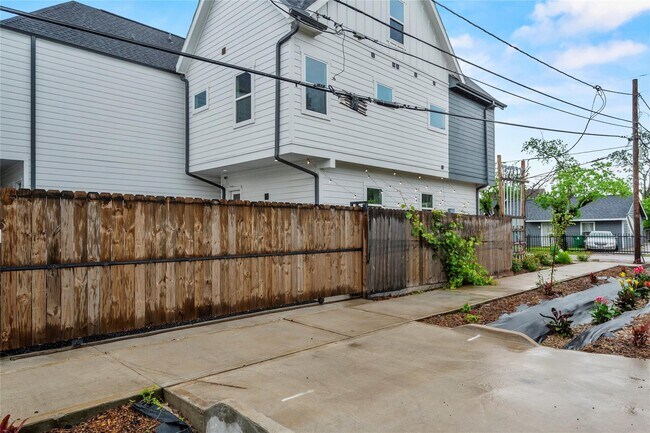 Building Photo - 2105 Sam Wilson St