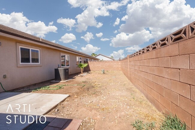 Building Photo - 3-bedroom 2-bathroom townhouse with a 1-ca...