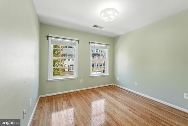 Building Photo - 3363 Beechcliff Dr