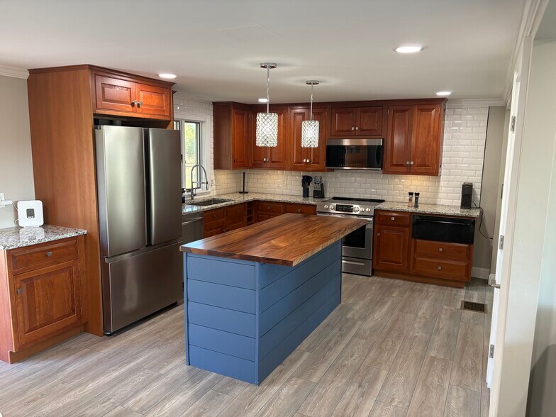 Building Photo - 11 Post Rd