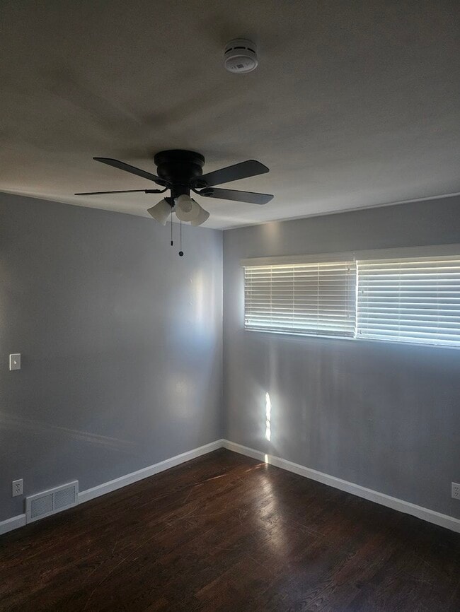 Building Photo - Charming 2 bedrooms and 1 bath home located on Sagamore Rd in Leawood, KS