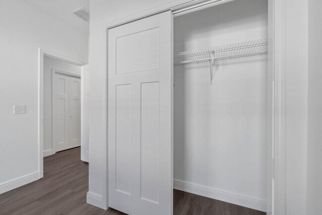 Building Photo - 529 Hill Ln