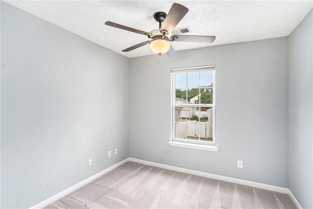 Building Photo - 139 W Oaks Pl