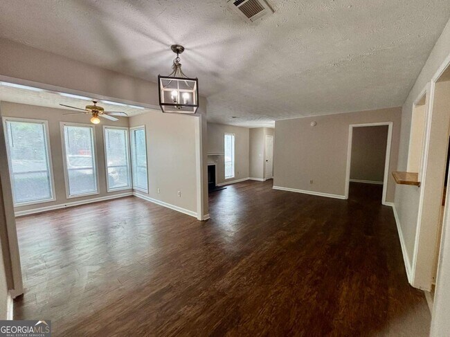 Building Photo - 3841 Woodridge Way