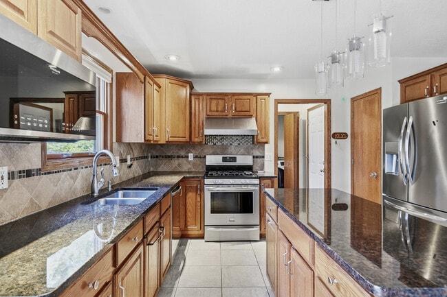 Building Photo - 2052 Ashford Rd