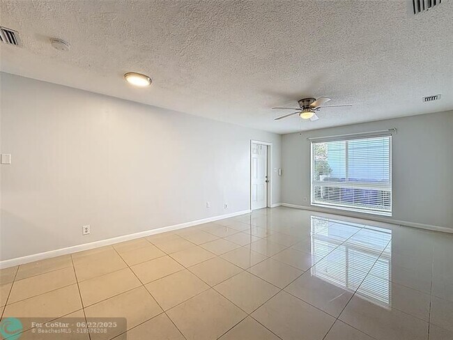 Building Photo - 4421 Poinciana St