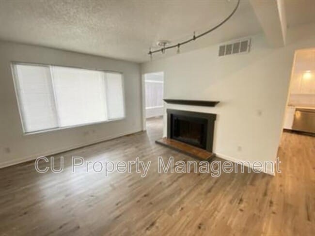 Building Photo - 907 Laura Dr