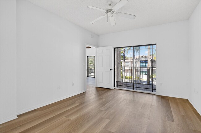 Building Photo - 2804 Sarento Pl