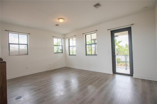 Building Photo - Northwest 82nd Drive, Pembroke Pines, FL 3...
