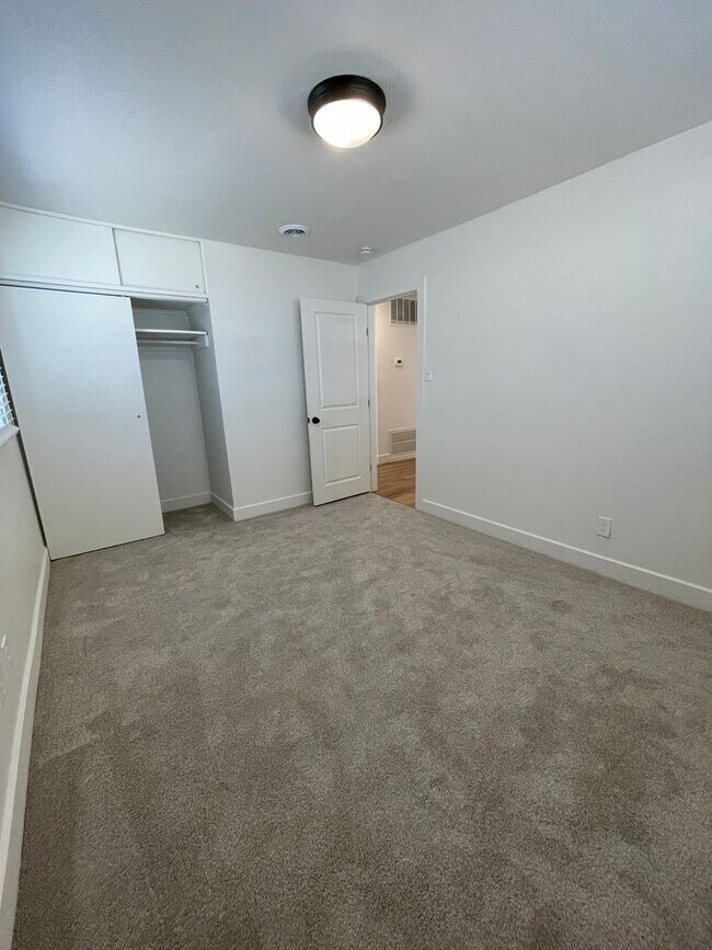 Building Photo - AMAZING SINGLE-FAMILY HOME! CLOSE TO CAMPUS AND SPORTS COMPLEX!