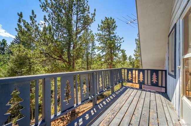 Building Photo - 832 Spring Valley Dr
