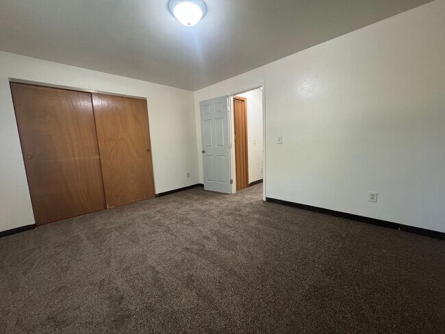 Building Photo - TIKI - 4563-4569 Croftshire Dr.
