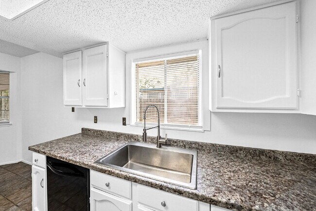 Building Photo - MINUTES FROM LACKLAND, MILES FROM BORING