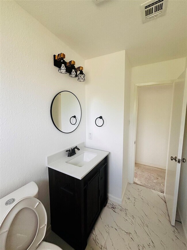 Building Photo - 16246 Los Altos Dr