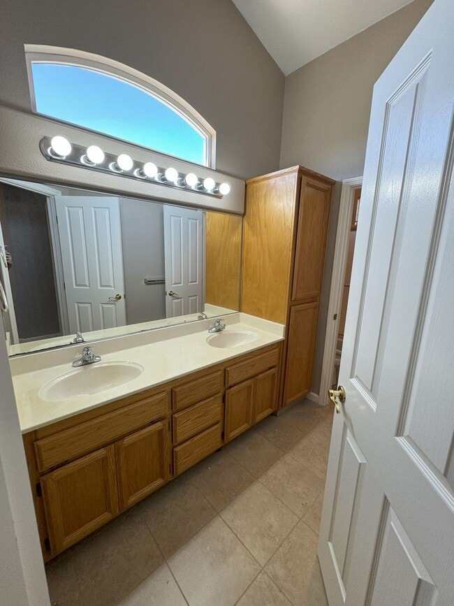 Building Photo - 4904 Brittany Ct