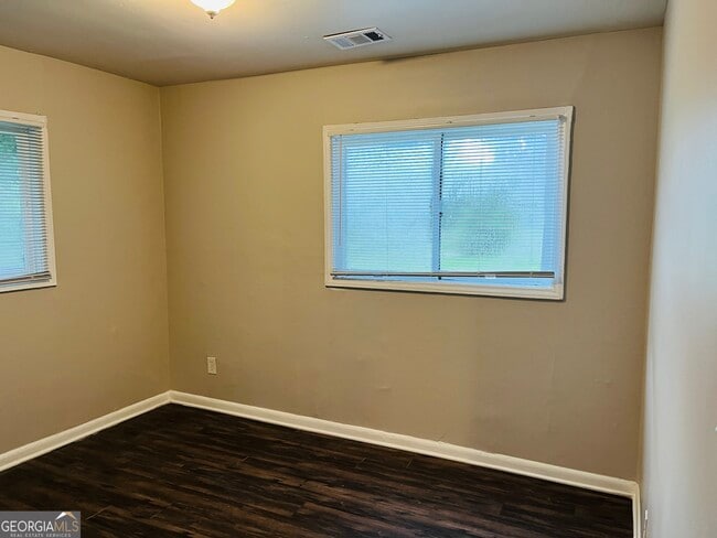 Building Photo - 6102 E Fayetteville Dr