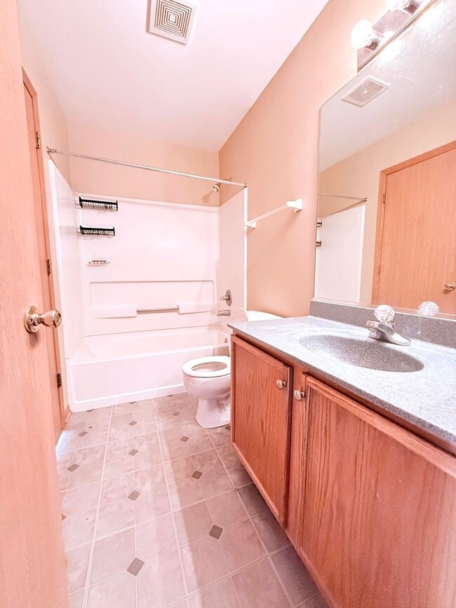 Building Photo - 3984 Blackstone Dr